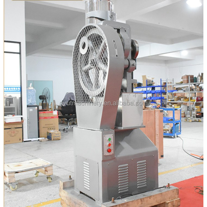 Σπίτι Σπα 55KG Βάρος αυτόματη μπανιέρα βόμβα μπάλες πρέσα μηχανή 1500kg / h υψηλή παραγωγικότητα