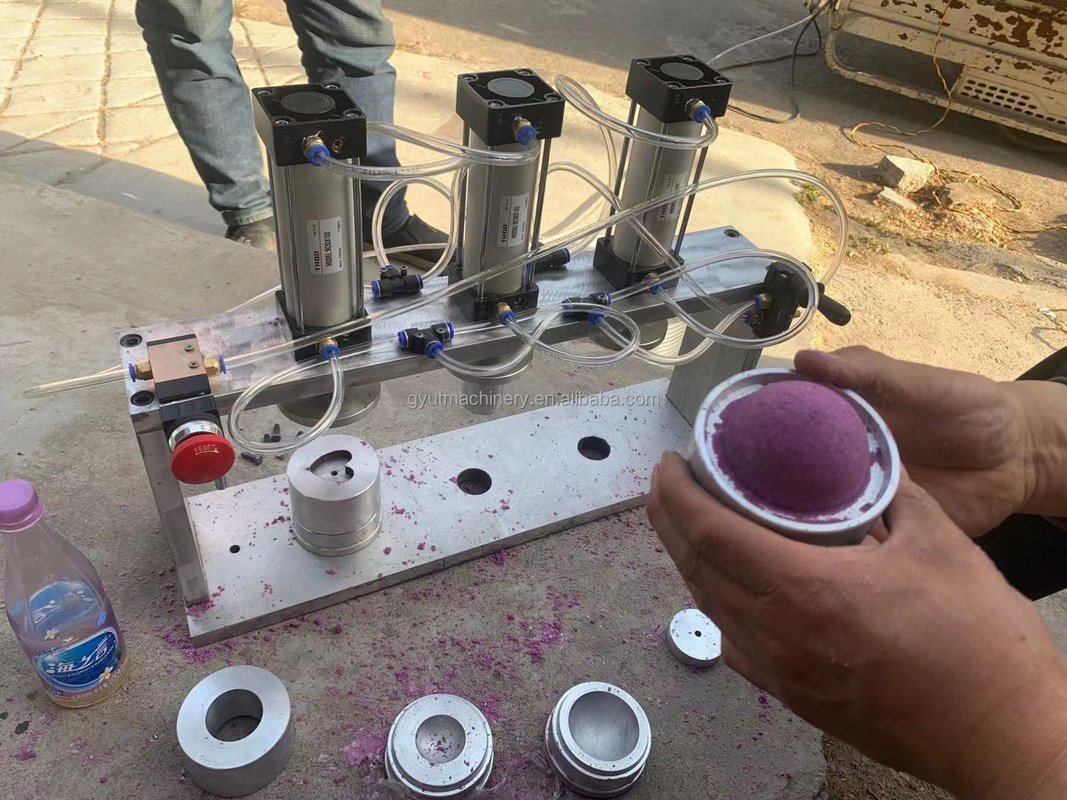 Μηχανή κατασκευής μούχλας για μπάλες μπάνιου Ένα έτος εγγύηση για συμπιέσεις μικρών μπουκαλιών μπάνιου