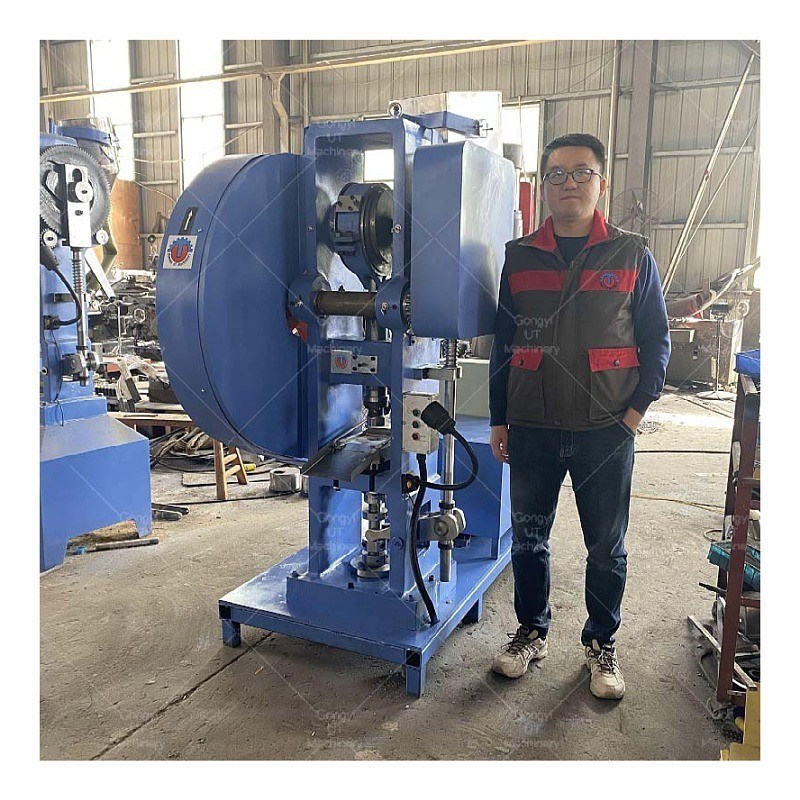 Πολυδιάστατη μηχανή για την παραγωγή σφαιρών νάφθαλενης