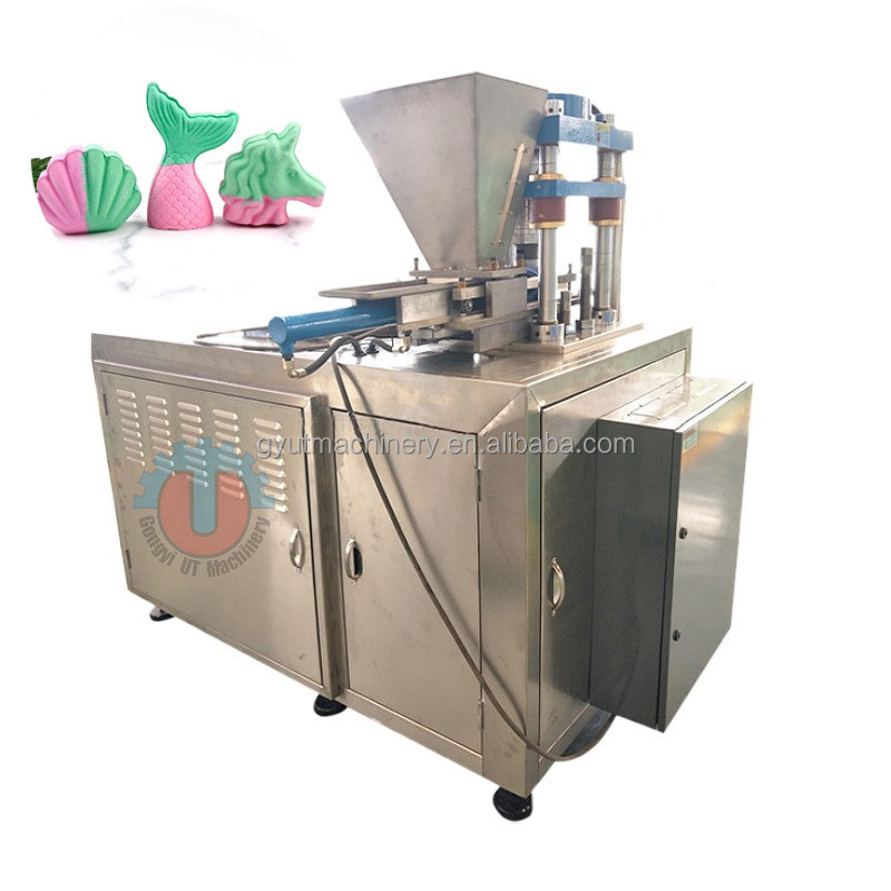 Μικρές παραγγελίες Πλήρης αυτόματη μηχανή σχηματισμού μπάλας μπάνιου για την κατασκευή τετραγωνικής στρογγυλής βόμβας μπάνιου