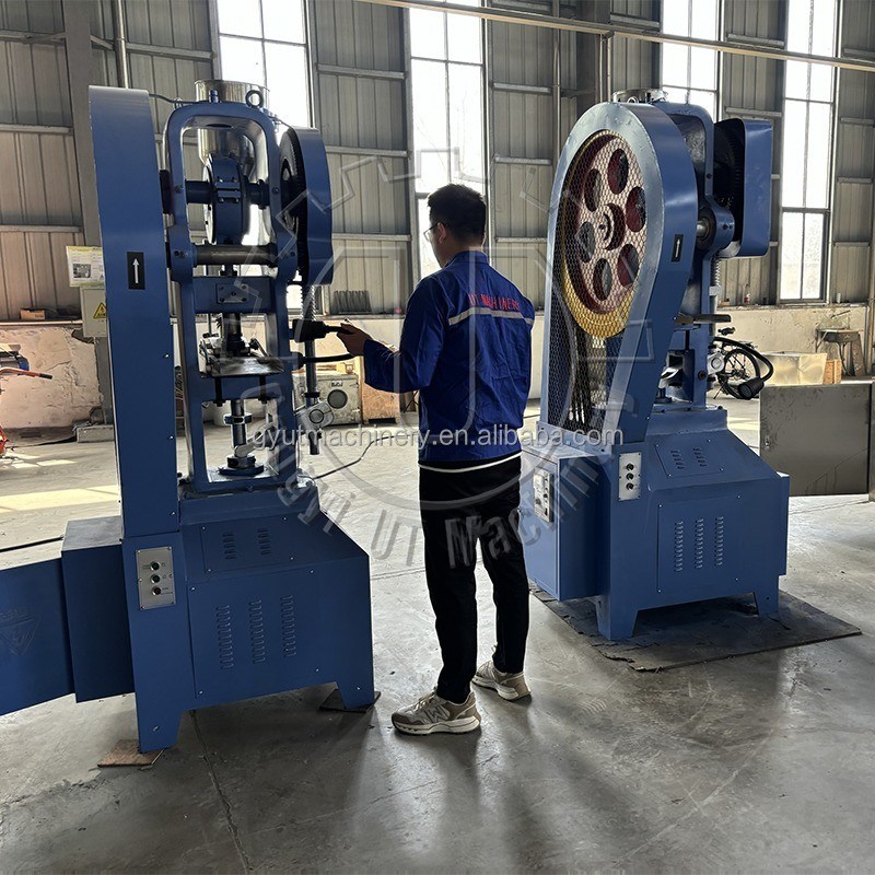 Τεχνητή μηχανή για την κατασκευή βομβών μπάνιου με καλούπι καρδιακών ντόνατς και πλήρως αυτόματο πρέσο